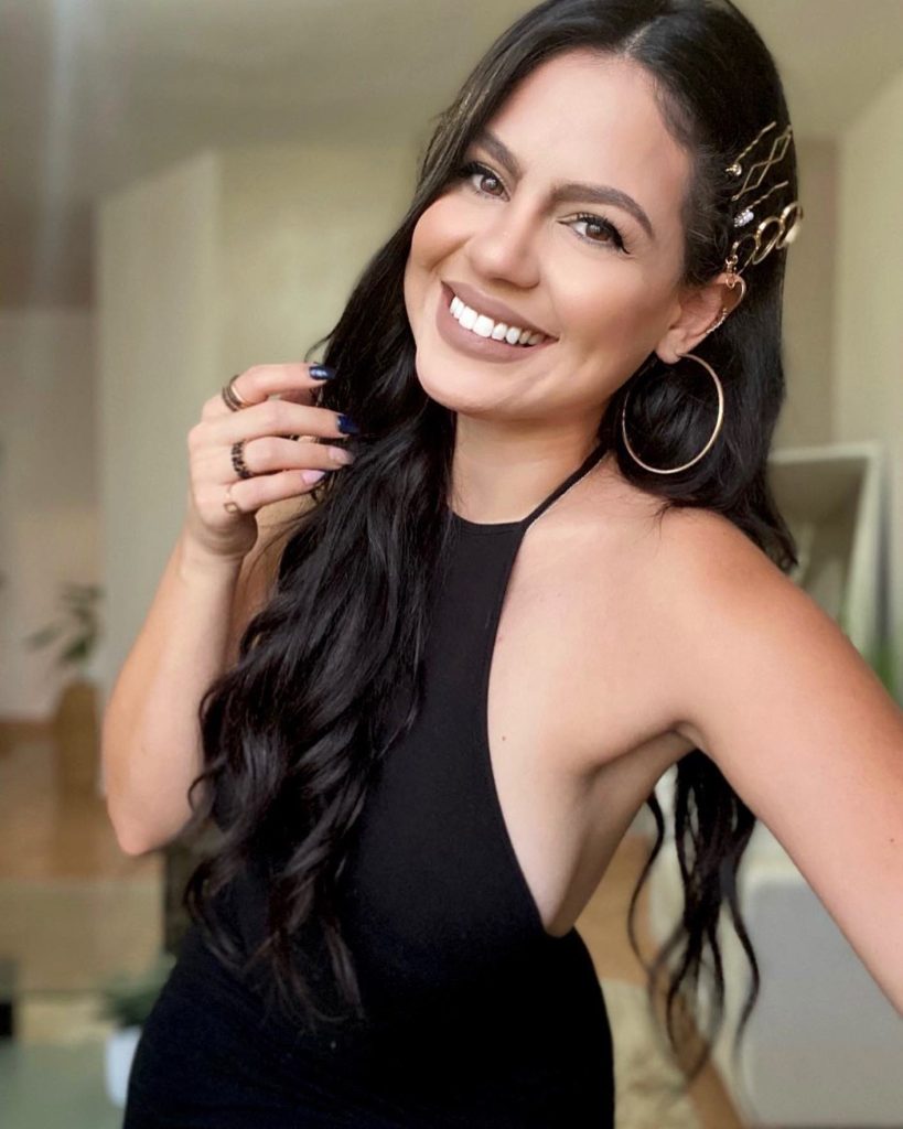 Steffiana de la Cruz Age, Career, Family, Net Worth, Height and Bio